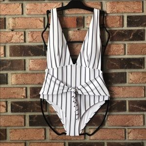 Cupshe Quite Elegance deep V one piece -L NWT